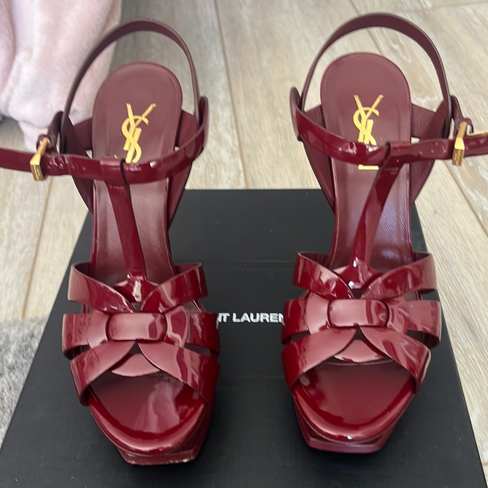 Authentic Saint Laurent size 7  Patent leather Tribute 105 Stiletto